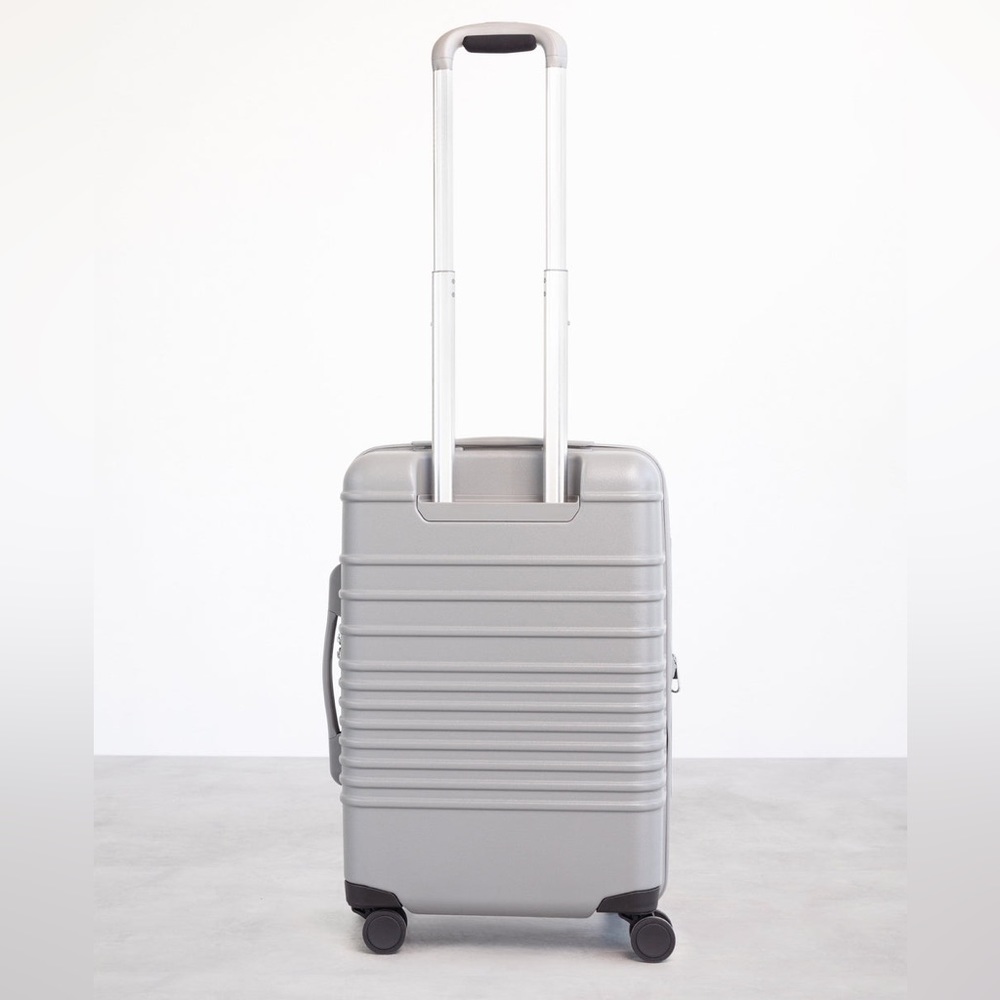 Beis 21" Carry-On Spinner in Gray